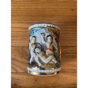 R. Capodimonte cherub cup